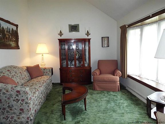 4th image of 33 Appletree Dr