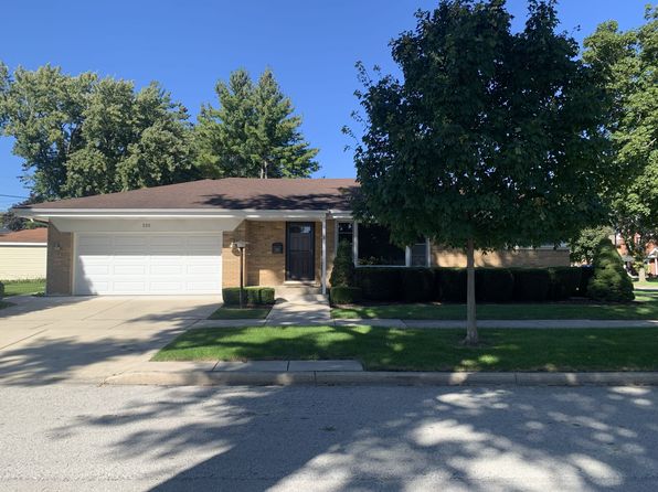 225 W Adams St