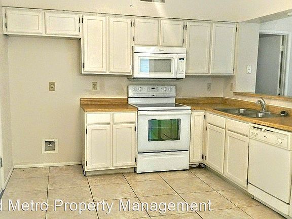 3rd image of 2101 W Rose Garden Ln