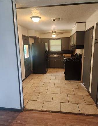 2nd image of 5913 S Santa Fe Ave