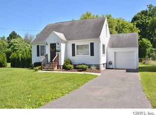 404 Melrose Dr, North Syracuse, NY 13212