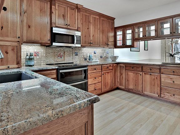 2nd image of 8276 Kingslee Rd