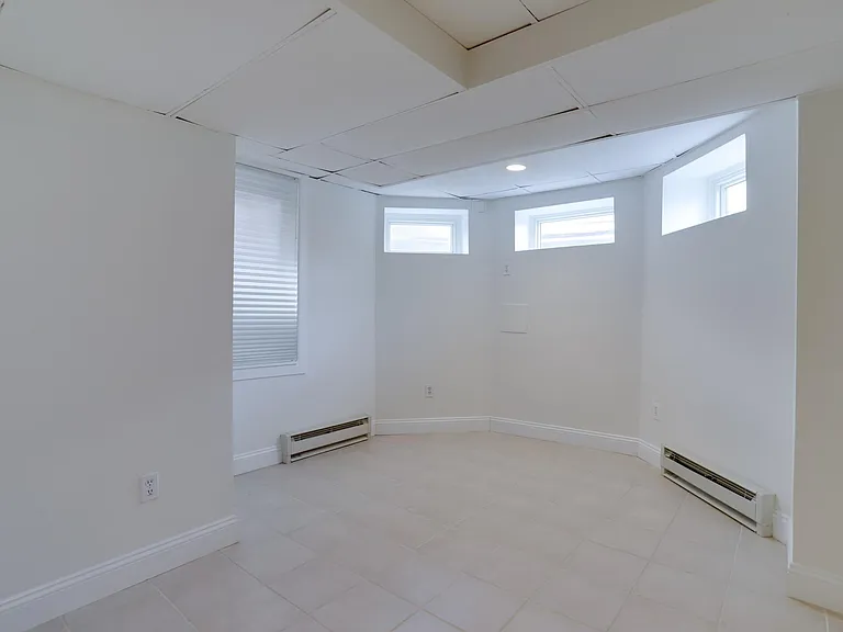 301 E St NE #BASEMENT — Photo 8