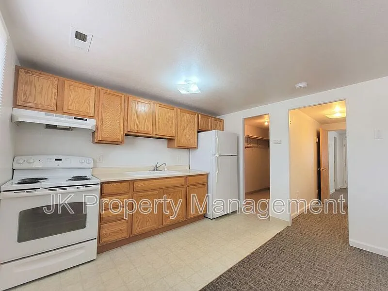 1 bed, 1.0 bath, 550 sqft, $995 — Photo 3