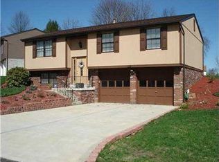 2142 Cayuga Dr, Pittsburgh, PA