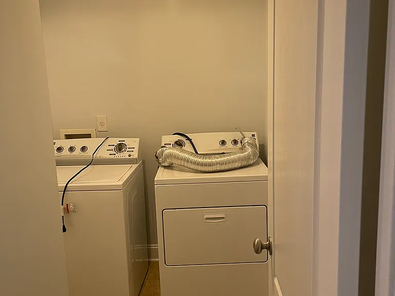1054 Blakewood Ct — Photo 20