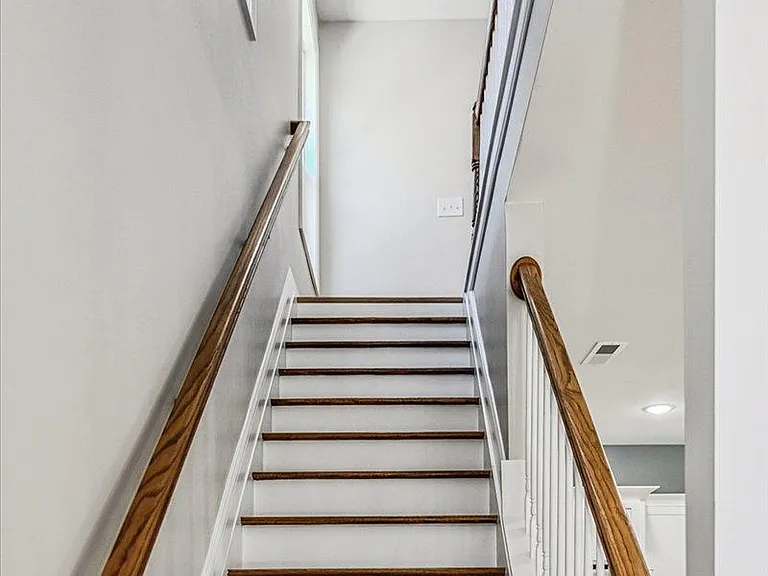 636 N Limestone — Photo 14