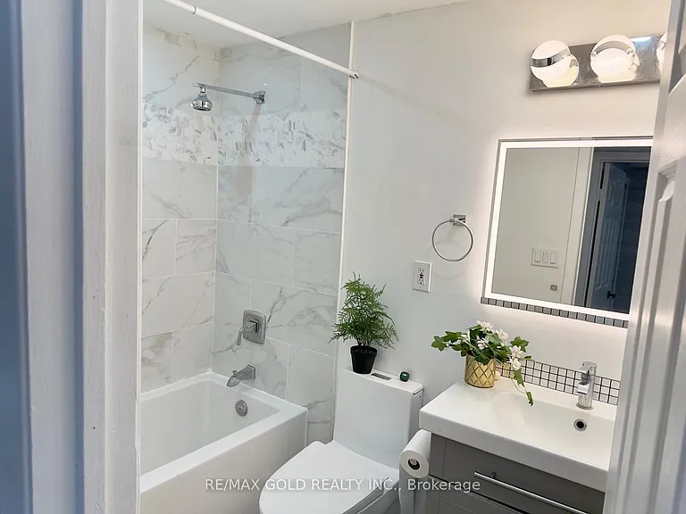 156 Mooregate Cres #UPPER — Photo 22
