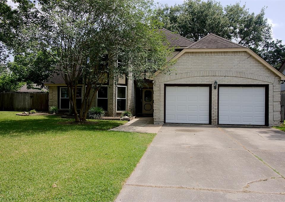 Beautiful home with great curb appeal!