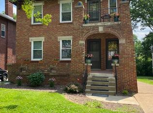 1108 Moorlands Dr, Saint Louis, MO 63117