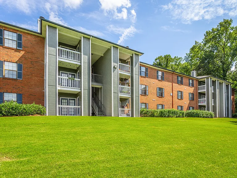 Exterior Views of Hawthorne at the Ridge in Madison, AL