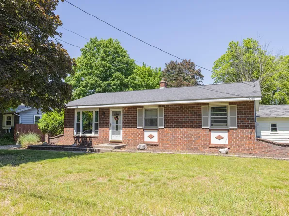 2425 38th St SW, Wyoming, MI 49519