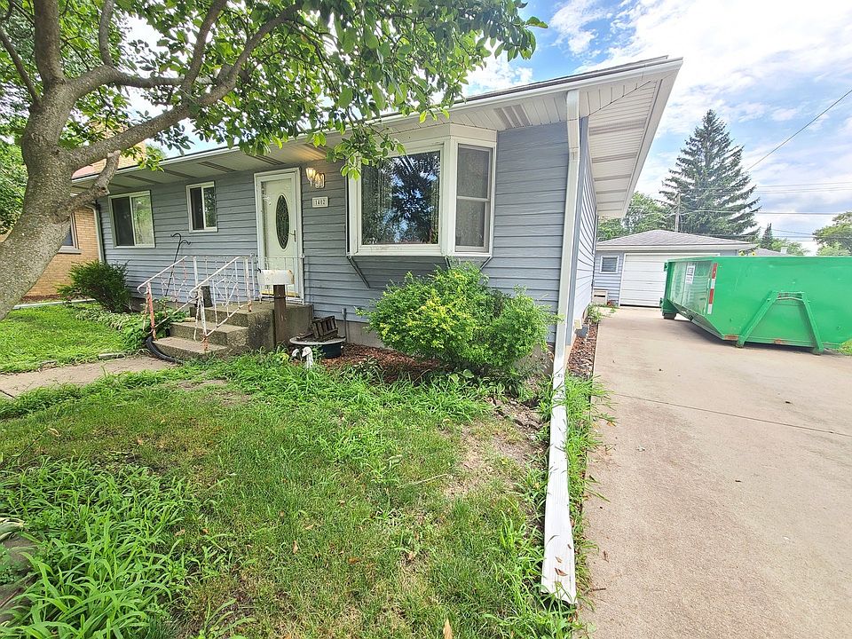 2nd image of 1402 Clara Ave