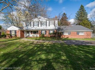 1919 Lone Pine Rd, Bloomfield Hills, MI 48302