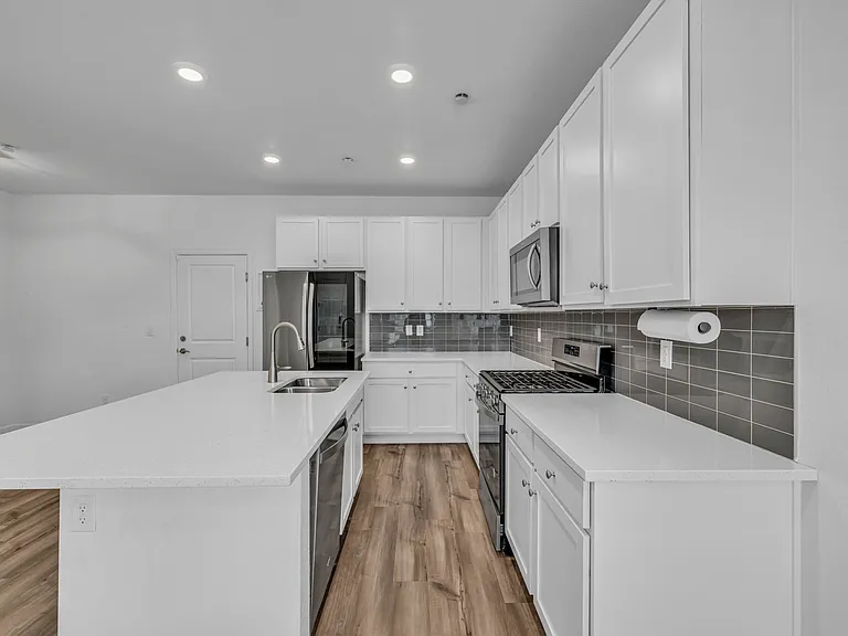 18152 Caffey Dr — Photo 7