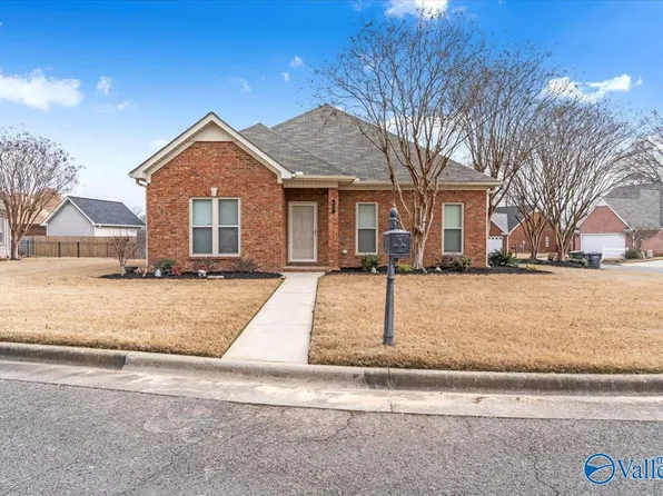 945 Tracey Ln, Decatur, AL 35601