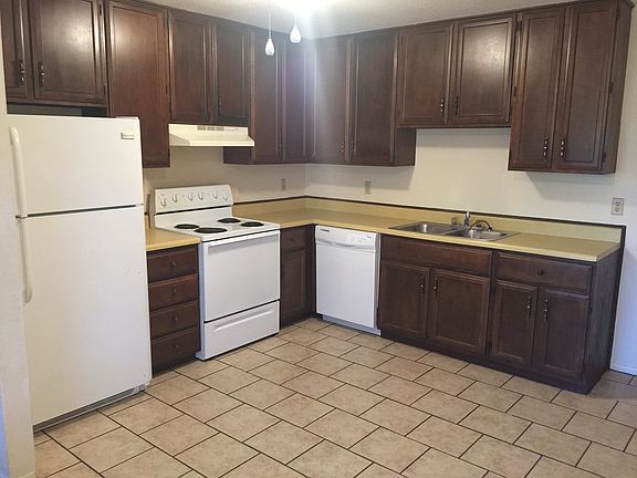 2nd image of 1005 E Avenue O