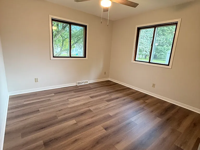 205 Hilltop Cir — Photo 13
