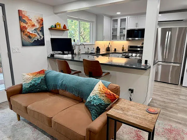1 bed, 695 sqft, $1,650 — Photo 2