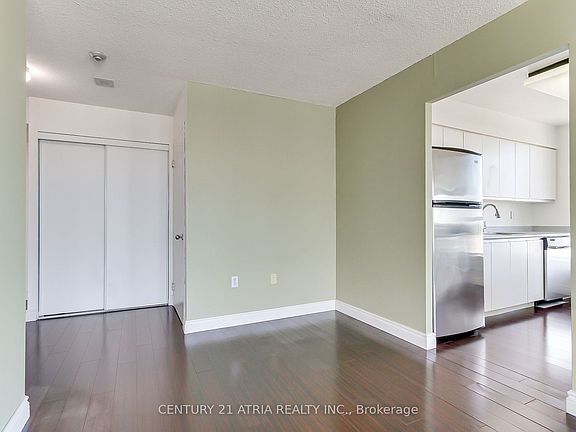 5th image of 21 Overlea Blvd #1604