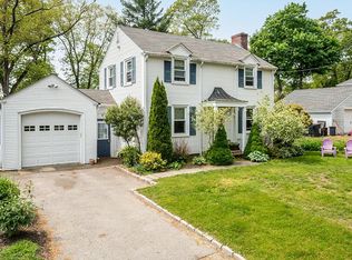 8 Colony Ave, Warwick, RI 02886