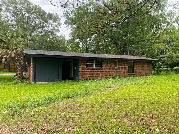 2nd image of 2601 Essex Pl