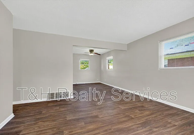 3836 Priscilla Ave — Photo 4