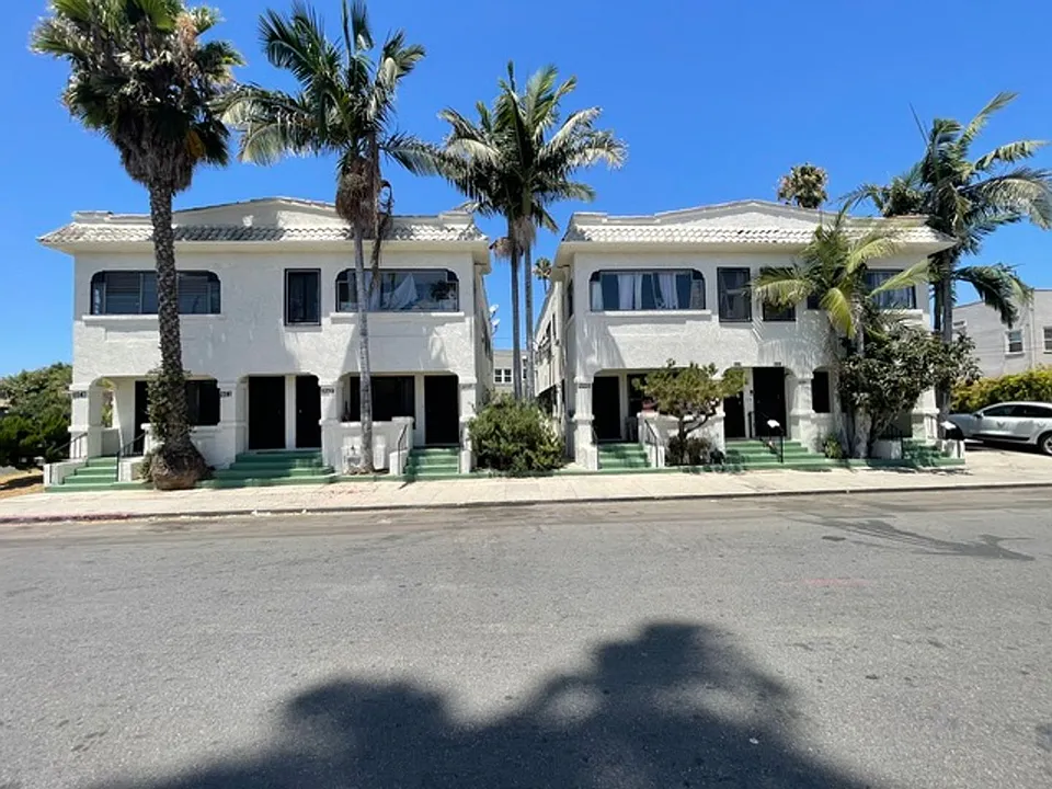 2229 Vineyard Ave