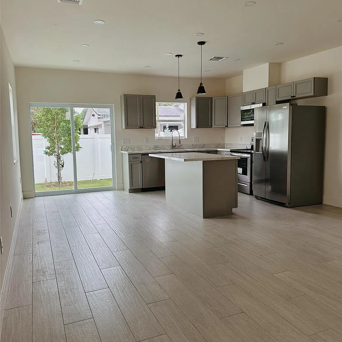 2 bed, 102.0 bath, 1260 sqft, $2,800 — Photo 4