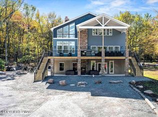 245 S Lake Dr, Lake Harmony, PA 18624