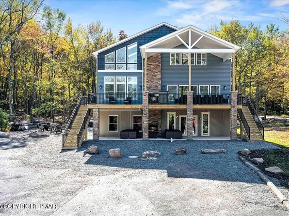 245 S Lake Dr, Lake Harmony, PA 18624