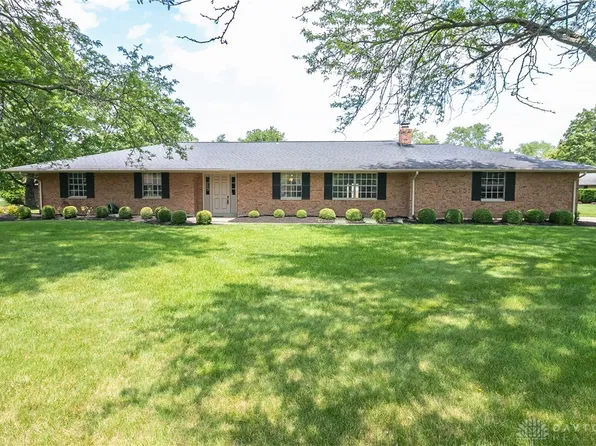 911 Pinecreek Dr, Dayton, OH 45458