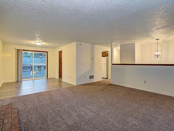 4th image of 2105 SE 137th Ct