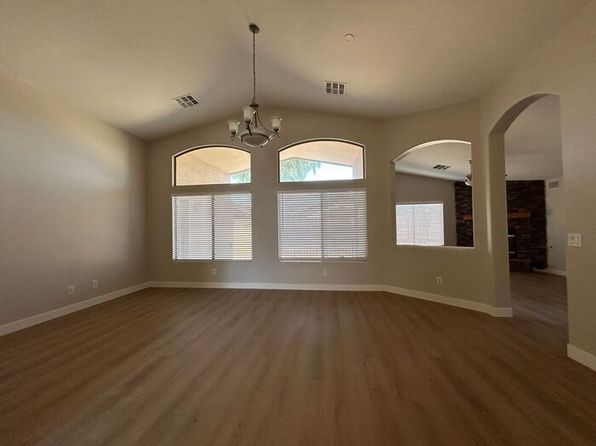 434 E Chicory Pl