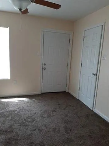 4900 Pecan St — Photo 4
