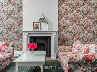 382 Bathurst St, Toronto, ON M5T2S6