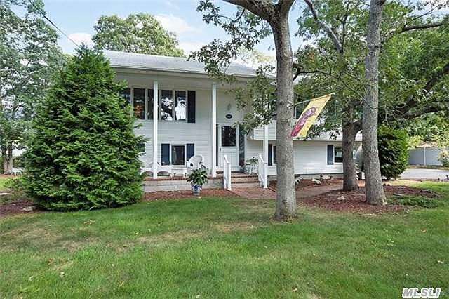 1st image of 4 Norwood Dr
