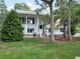 4 Norwood Dr, Blue Point, NY 11715
