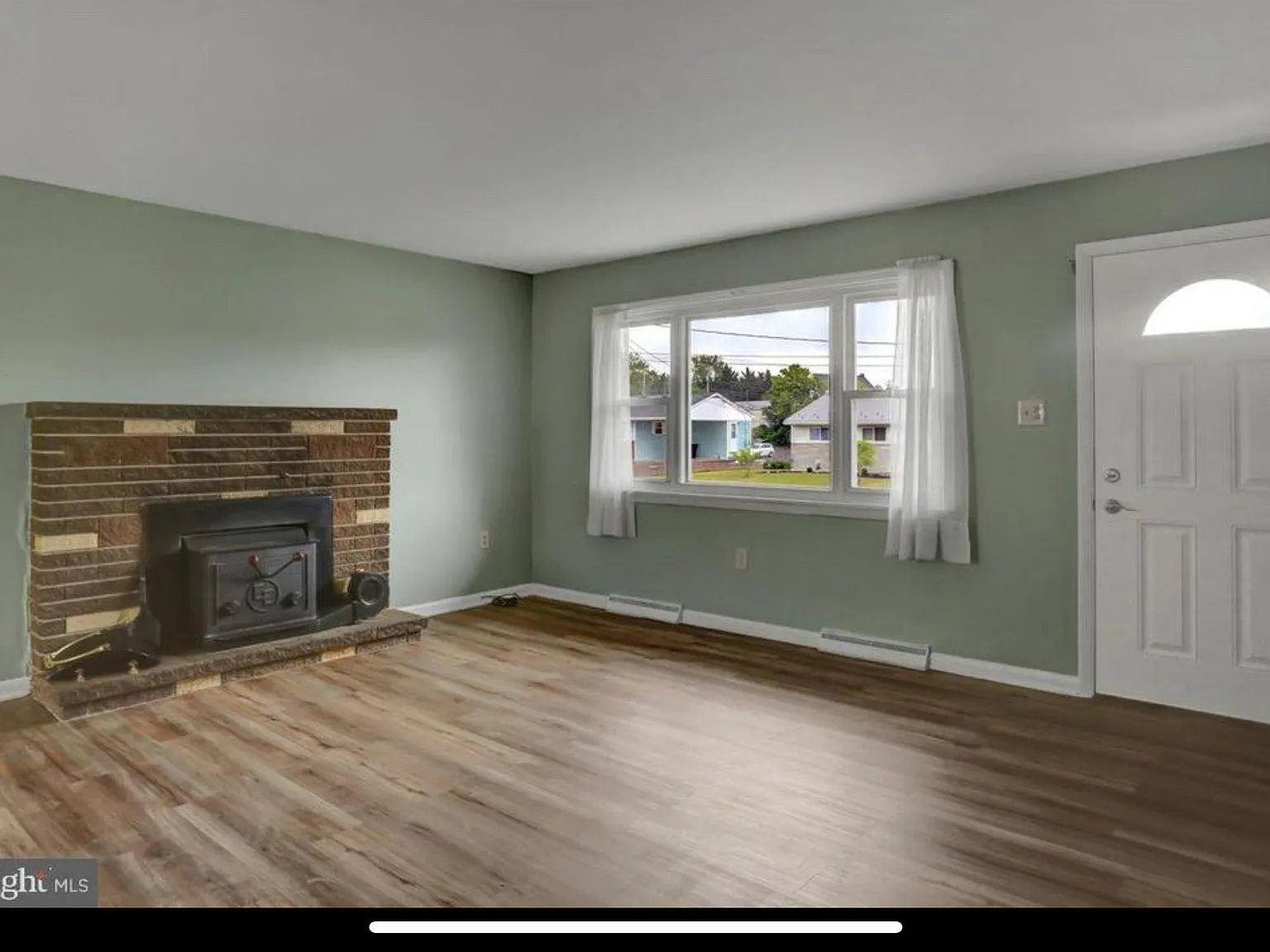 3385 Westview Cir — Photo 2