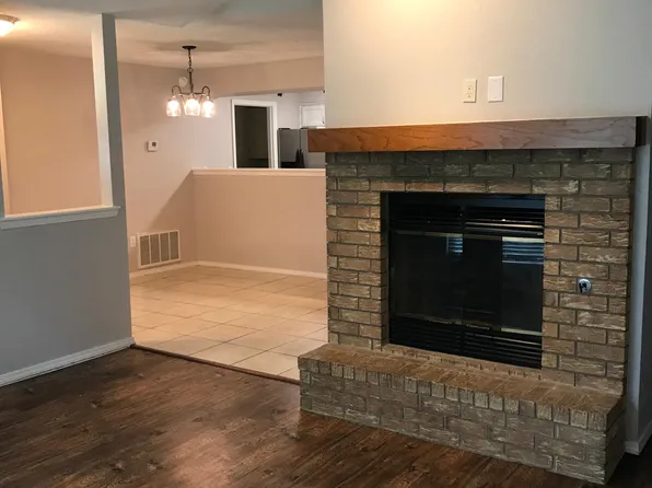 12 McIntosh St, Bentonville, AR 72712