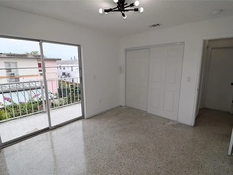 951 SW 7th St #5 — Photo 16