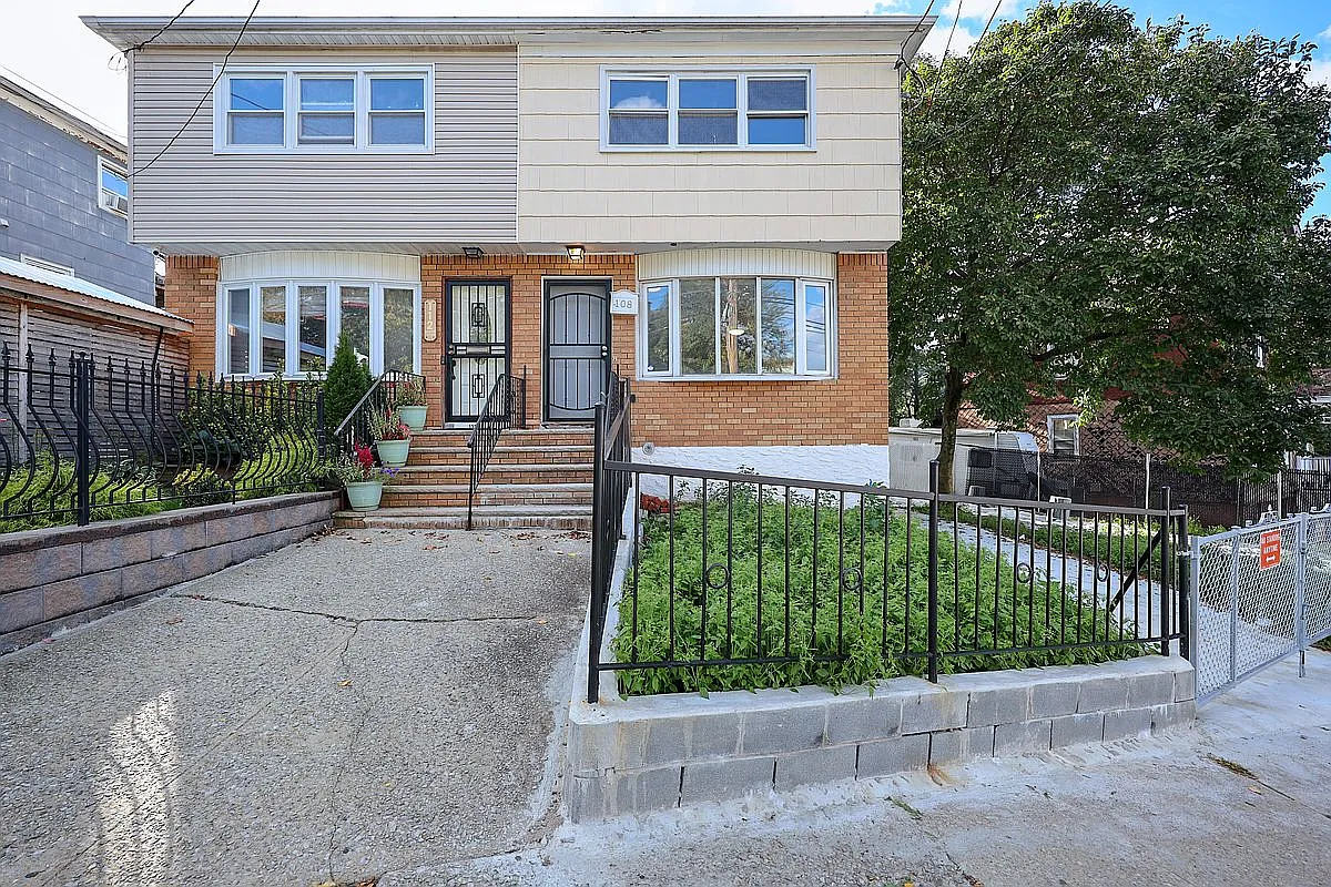 108 Warren St photo 1