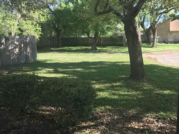 Cul-de-sac location with large, empty grass-lot on one side.