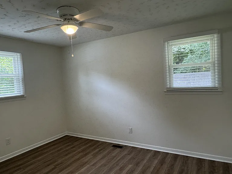 208 Regalwood Dr — Photo 12