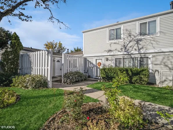 793 Barnaby Pl, Wheeling, IL 60090