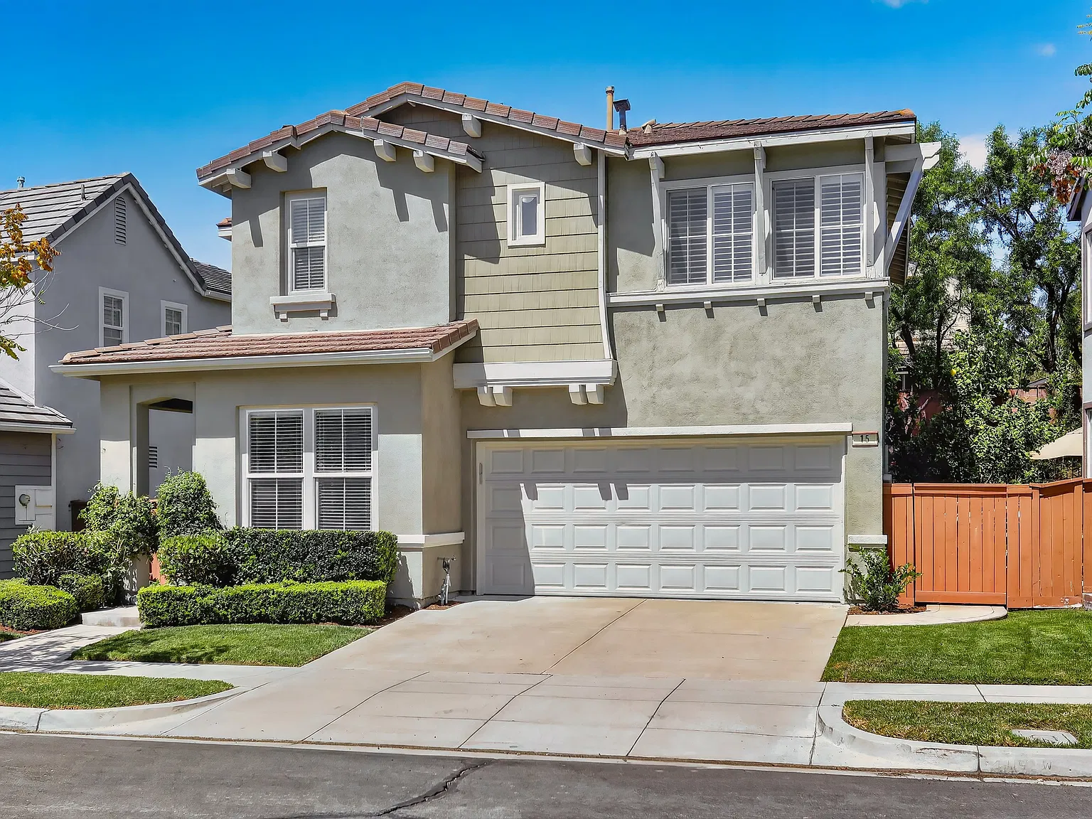 4 bed, 2.5 bath, 1700 sqft, $5,300 — Photo 1