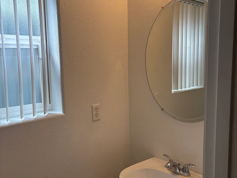 20653 SW Mabel St — Photo 38