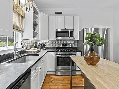 406 Green St Photo 1