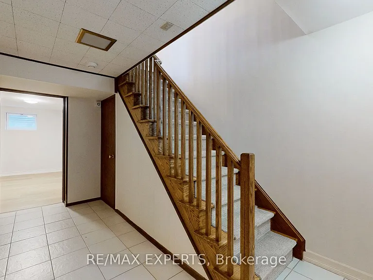 187 Cassandra Blvd — Photo 29