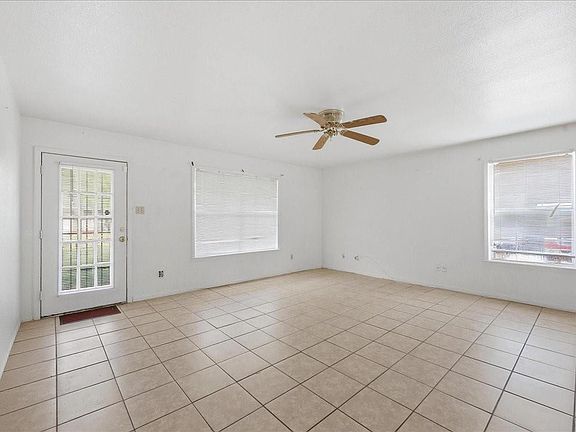 4th image of 2020 Poplar St